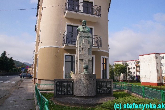 Brezová pod Bradlom. Hurbanov pamätník. Brezová je tuším mestom pamätníkov a pomníkov. A to nielen tých Jurkovičových.