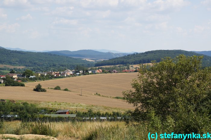 Stará Turá (centrum je vľavo, mimo obraz) a Čachtický hrad