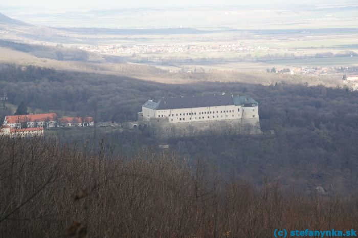 Hrad Červený kameň spod Kukly