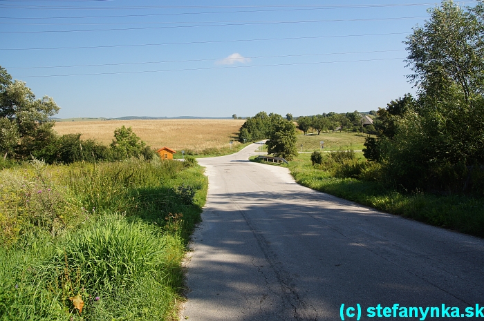 Za Sovincom. Pokračuje sa rovna na Horný Výhon