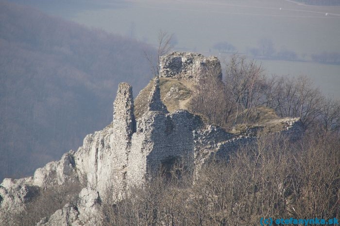 Ostrý kameň - hrad