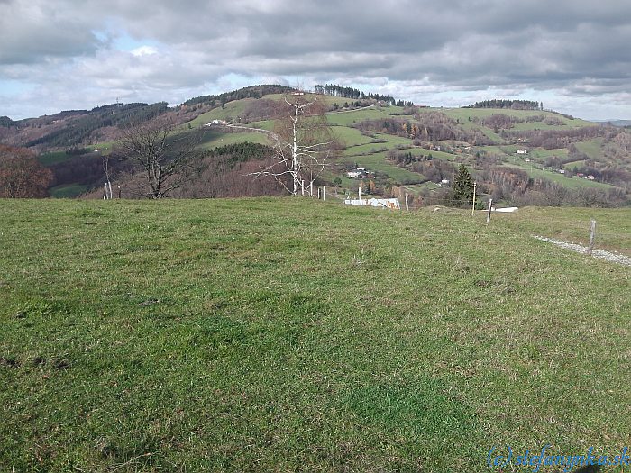 Spod Kykuly - v strede je Vyškovec (Tomkuv vrch)