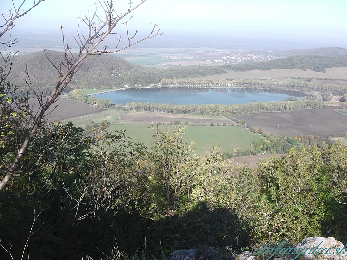 Hrad Ostrý kameň - pohľad na VN Buková