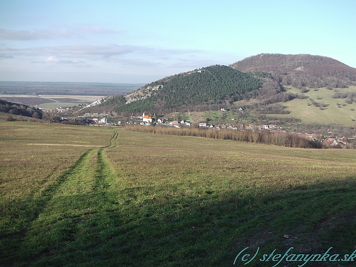 Plavecké Podhradie a vrch Pohanská (v pozadí)