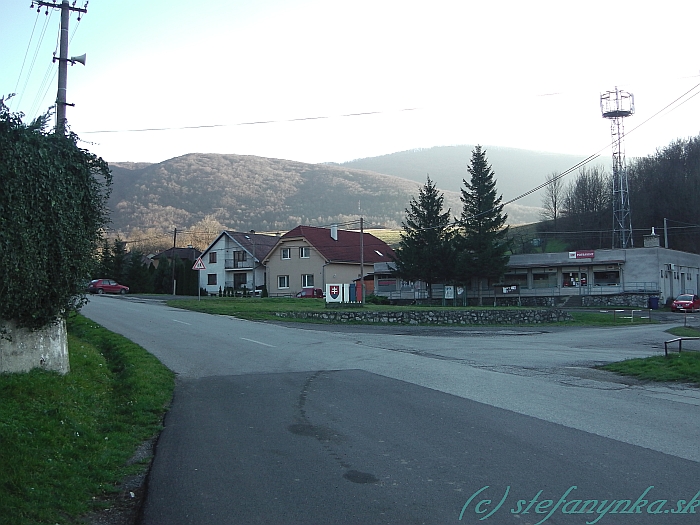 Plavecké podhradie a hrebeň Vápennej (Roštúna)