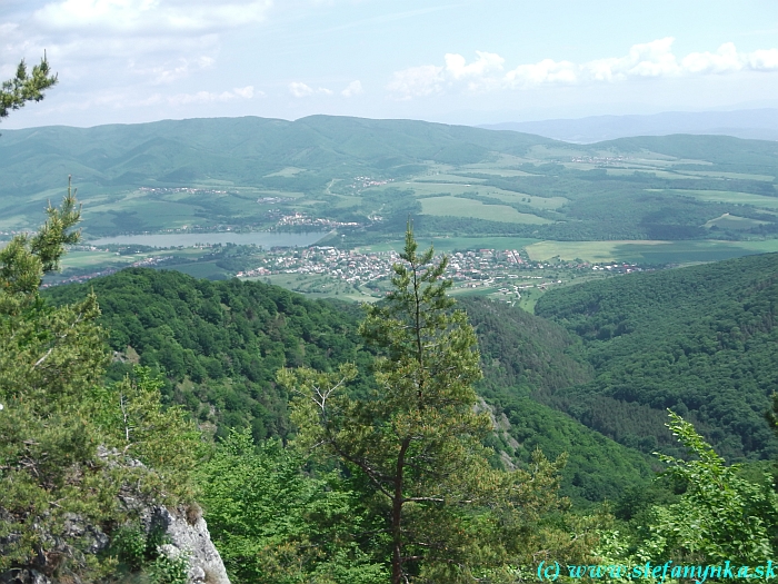 Nitrianske Rudno z Košútovej skaly