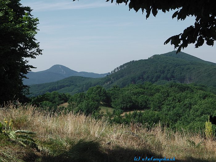 Klokoč - vľavo Vysoká, vpravo Roštún