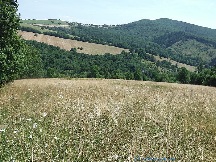 Vlčí vrch (ten prvý nevýrazný kopček vľavo)