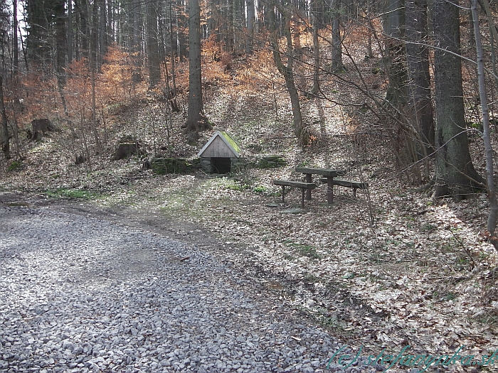 Prameň pred Vlčou jamou - naberací