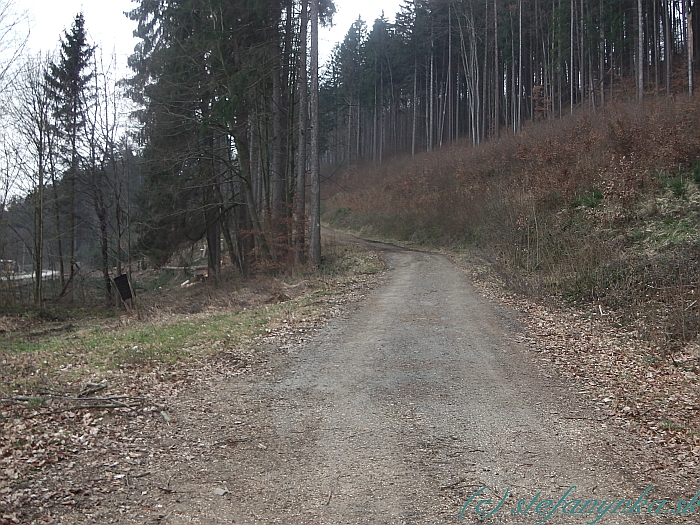 Stúpanie od Starého Hroznkova na Výškovec