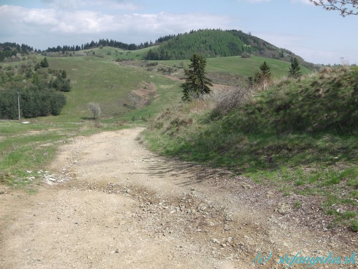 Banská Štiavnica - Matulka, v pozadí Studený vrch