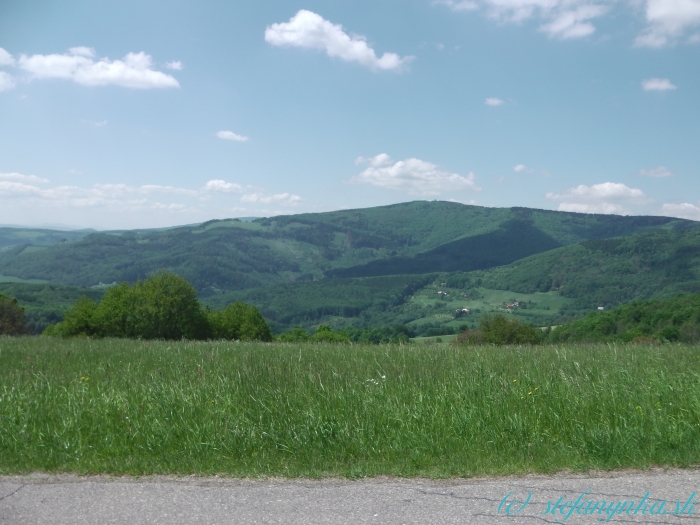 Hřibovna - pohľad na Veľký Lopeník s rozhľadňou