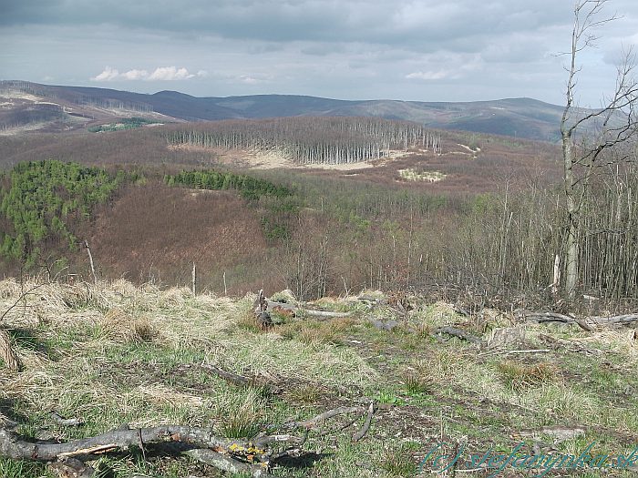 Konské hlavy - vpravo Veľká Homola s vyhliadkou