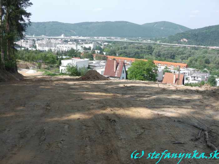 Považská Bystrica. Táto šírka turistického chodníka sa mi zdala trochu predimenzovaná