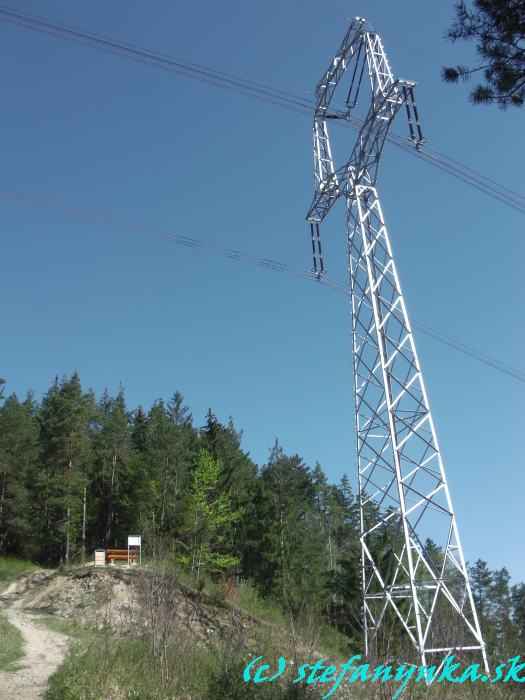 Rajec - príjemné posedenie. Možnosť bezdrôtového nabitia telefónu