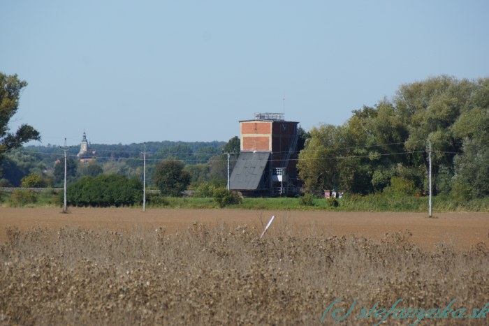 Výklopník Sudoměřice (v pozadí veža v obci Rohatec)