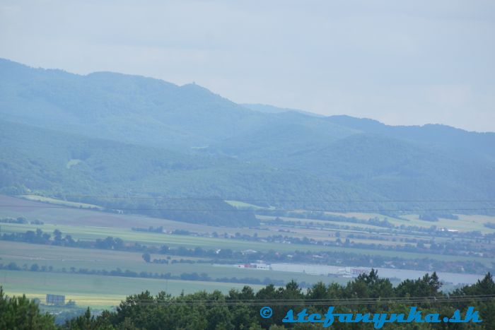 Hrad Tematín (taká bradavka) z vyhliadky Hájnica