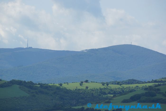 Veľká Javorina (vľavo) a Jelenec - veže Veľká Javorina (vľavo) a Jelenec - veže