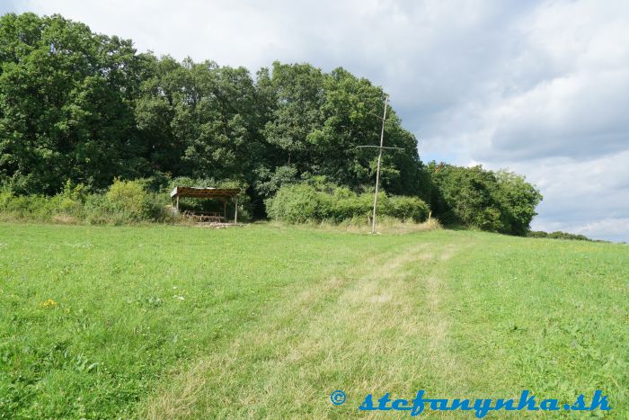 Posedenie na Hájnici nad Trenčianskymi Bohuslavicami