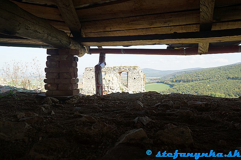 Hrad Oponice, prižmúrený výhľad