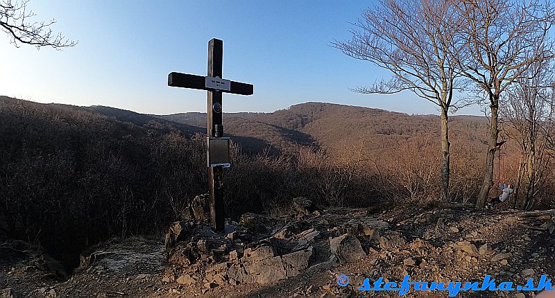Malá Baňa, Malé Karpaty. Pohľad na Veľkú Baňu Malá Baňa, Malé Karpaty. Pohľad na Veľkú Baňu