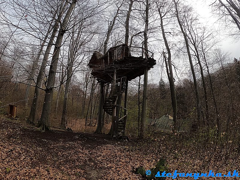 Domček na strome pod Kačínom Domček na strome pod Kačínom